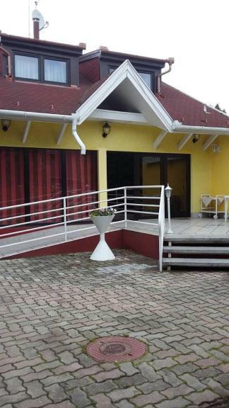 Napfuerdo Vendeghaz Hotel Mezokovesd Exterior photo